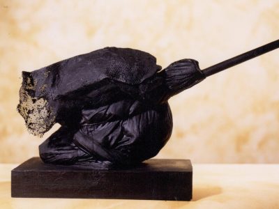 ModestCuixart_ObjetoheteropBrocha © Modest Cuixart, VEGAP, Barcelona 2022