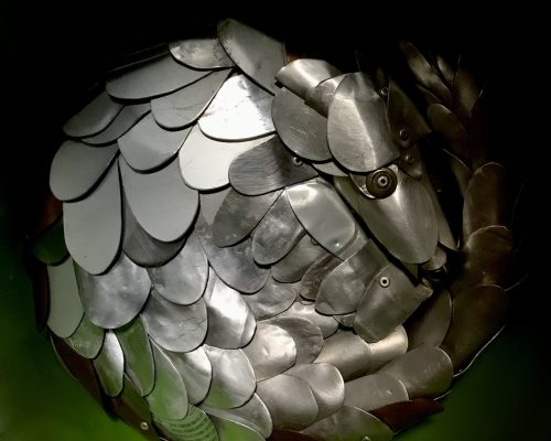 Moberly-Guy-pangolin-10cm(h)-31cm(l)-27cm(w)-2020-upcycled aluminium- 2300€